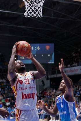 v.l. Charles Thompson (Fitness First Wuerzburg Baskets, 32) and Nahiem Alleyne (Frankfurt Skyliners, 4), 22.11.2025, Basketball, BBL, Frankfurt Skyliners vs. Fitness First Wuerzburg Baskets, GER, Frankfurt, Suewag Energie ARENA. Copyright: HMBxMedia xHeikoxBecker