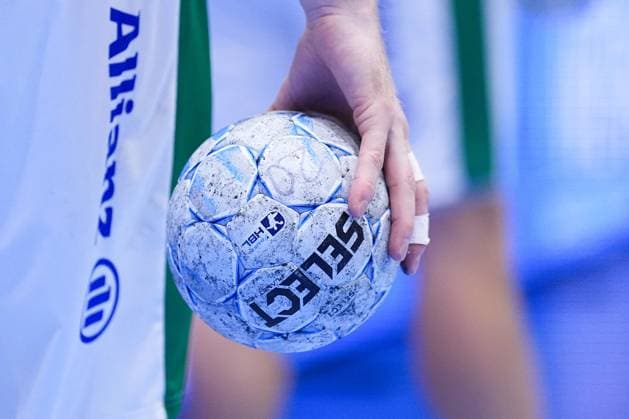 22.11.2025, xydrx, Handball, 1.HBL, VFL Gummersbach - SC DHfk Leipzig, Schwalbe-Arena: Spielball, feature, Symbolbild, Nordrhein-Westfahlen Deutschland