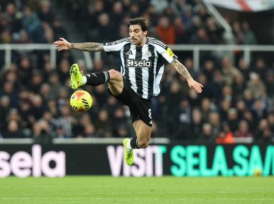 Newcastle Upon Tyne, England, 22nd November 2025. Sandro Tonali of Newcastle United during the Newcastle United vs Manchester City Premier League match at St. James Park, Newcastle Upon Tyne. Picture credit should read: Nigel Roddis Sportimage EDITORIAL USE ONLY. No use with unauthorised audio, video, data, fixture lists, club league logos or live services. Online in-match use limited to 120 images, no video emulation. No use in betting, games or single club league player publications. SPI_027_NR_NEWC_MANC SPI-4304-0027