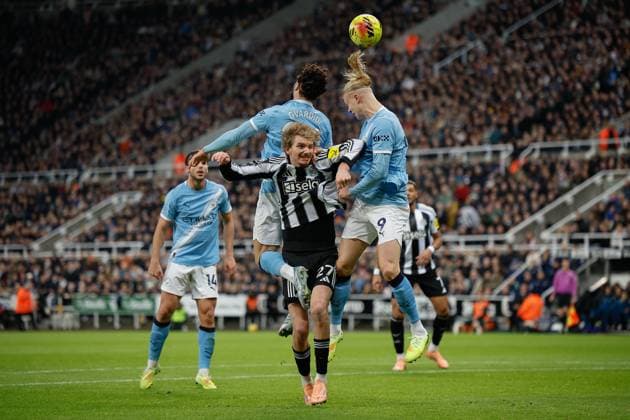 Newcastle United v Manchester City Premier League 22 11 2025. Josko Gvardiol and Erling Haland of Manchester City challenge Nick Woltemade of Newcastle United to the ball during the Premier League match between Newcastle United and Manchester City at St. James s Park, Newcastle, England on 22 November 2025. Newcastle St. James s Park Tyne and Wear England Editorial use only DataCo restrictions apply See www.football-dataco.com , Copyright: xCraigxCowanx PSI-23242-0049