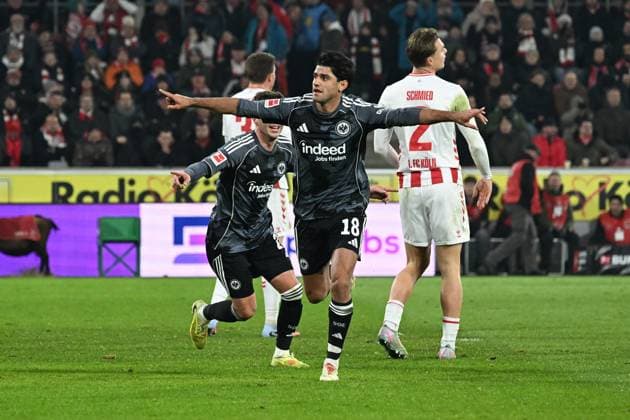 22.11.2025, xjhx, Fussball 1.Bundesliga, 1.FC Koeln - Eintracht Frankfurt v.l. Torjubel nach dem Tor zum celebrating the goal celebrate 1:2 durch Mahmoud Dahoud (Eintracht Frankfurt) (DFL DFB REGULATIONS PROHIBIT ANY USE OF PHOTOGRAPHS as IMAGE SEQUENCES and or QUASI-VIDEO) Koeln