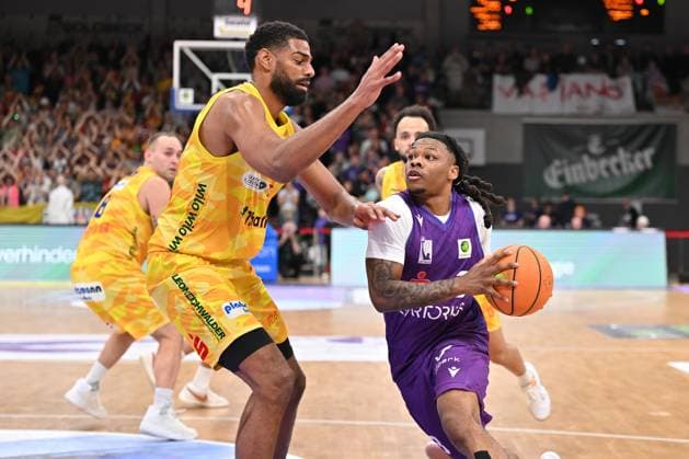 BG Göttingen - Phoenix Hagen Jordan Sears ( 3, GOT) im Spiel der BARMER 2. Basketball Bundesliga ProA zwischen der BG Göttingen und Phoenix Hagen in der Sparkassen-Arena, 22.11.2025, Göttingen, Deutschland. (Foto: Swen Pförtner) Göttingen Niedersachsen Deutschland
