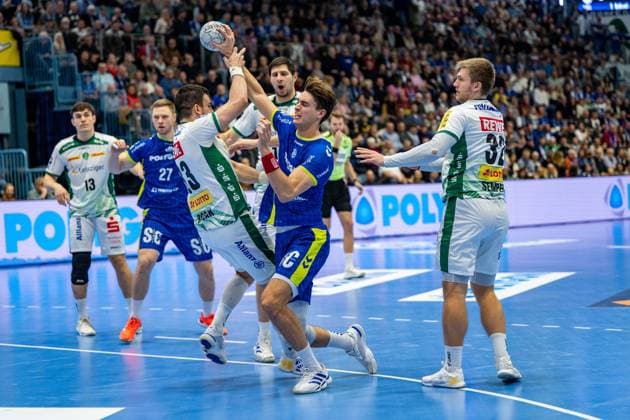 Daikin Handball Bundesliga, VfL Gummersbach - SC DHfK Leipzig 22.11.2025 Mat?j Klíma (SC DHfK Leipzig, 13), Kristjan Horžen (VfL Gummersbach, 27), Luka Rogan (SC DHfK Leipzig, 33), Julian Köster (VfL Gummersbach, 7), Franz Semper (SC DHfK Leipzig, 32), ; Daikin Handball Bundesliga, VfL Gummersbach - SC DHfK Leipzig 22.11.2025 Copyright: xBEAUTIFULxSPORTS Erlhofx
