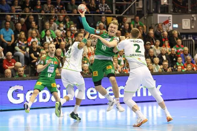 22.11.2025, xgox, Handball, Daikin HBL, SC Magdeburg - HSG Wetzlar v.l. Gisli Thorgeir Kristjansson (Magdeburg, 10) wirft Tor, Torschuetze, erzielt Tor, Treffer, scores the goal Magdeburg