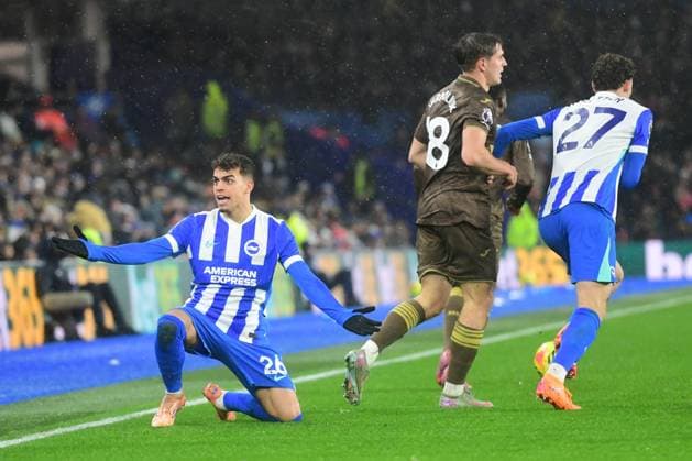 Brighton and Hove Albion v Brentford Premier League 22 11 2025. Premier League Yasin Ayari Midfielder of Brighton and Hove Albion shows his frustration at the lines-mans decision during the Premier League match between Brighton and Hove Albion and Brentford at the American Express Stadium, Brighton and Hove, England on 22 November 2025. Brighton and Hove American Express Stadium East Sussex England Editorial use only DataCo restrictions apply See www.football-dataco.com , Copyright: xJeffxMoodx PSI-23257-0046
