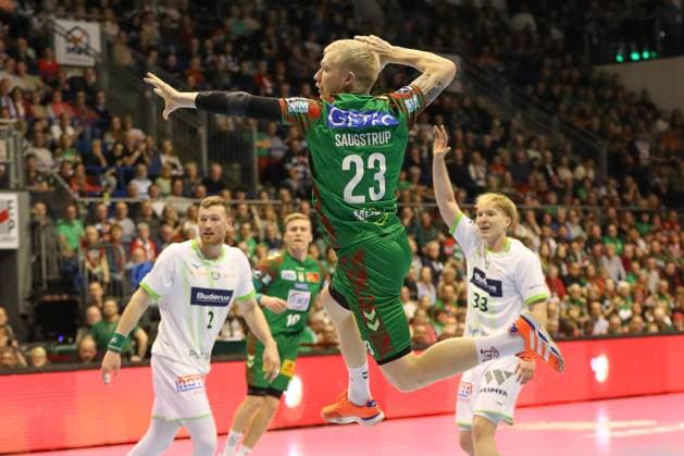 22.11.2025, xgox, Handball, Daikin HBL, SC Magdeburg - HSG Wetzlar v.l. Magnus Saugstrup (Magdeburg, 23) wirft Tor, Torschuetze, erzielt Tor, Treffer, scores the goal Magdeburg