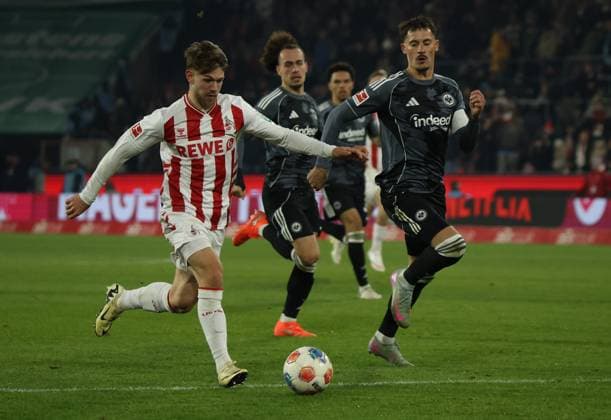v.l. Jan Thielmann (1.FC Koeln 29), Arthur Theate (Eintracht Frankfurt 03), Robin Koch (Eintracht Frankfurt 04) GER, 1. FC Koeln vs. Eintracht Frankfurt, Fussball, Bundesliga, 11. Spieltag, Spielzeit 2025 2026, 22.11.2025 (DFL DFB REGULATIONS PROHIBIT ANY USE OF PHOTOGRAPHS as IMAGE SEQUENCES and or QUASI-VIDEO). GER, 1. FC Koeln vs. Eintracht Frankfurt, Fussball, Bundesliga, 11. Spieltag, Spielzeit 2025 2026, 22.11.2025 Koeln Copyright: xEibner-Pressefotox xThomasxStoeckerx EP_TSR