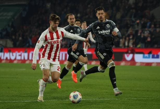 v.l. Jan Thielmann (1.FC Koeln 29), Arthur Theate (Eintracht Frankfurt 03), Robin Koch (Eintracht Frankfurt 04) GER, 1. FC Koeln vs. Eintracht Frankfurt, Fussball, Bundesliga, 11. Spieltag, Spielzeit 2025 2026, 22.11.2025 (DFL DFB REGULATIONS PROHIBIT ANY USE OF PHOTOGRAPHS as IMAGE SEQUENCES and or QUASI-VIDEO). GER, 1. FC Koeln vs. Eintracht Frankfurt, Fussball, Bundesliga, 11. Spieltag, Spielzeit 2025 2026, 22.11.2025 Koeln Copyright: xEibner-Pressefotox xThomasxStoeckerx EP_TSR