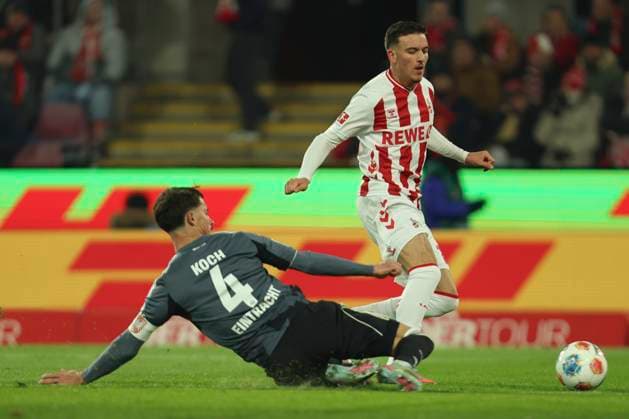 Robin Koch (Eintracht Frankfurt) und Said El Mala (1. FC Koeln) im Zweikampf waehrend des spiels der Bundesliga zwischen 1. FC Köln und Eintracht Frankfurt, RheinEnergieSTADION am 22. November 2025 in Köln, Deutschland. (Foto von Oliver Kaelke DeFodi Images) +++ Robin Koch (Eintracht Frankfurt) und Said El Mala (1. FC Koeln) battle for the ball during the Bundesliga match between 1. FC Köln and Eintracht Frankfurt at RheinEnergieSTADION on November 22, 2025 in Köln, Germany. (Photo by Oliver Kaelke DeFodi Images) DFL regulations prohibit any use of photographs as image sequences and or quasi-video. (Photo by Oliver Kaelke DeFodi Images)