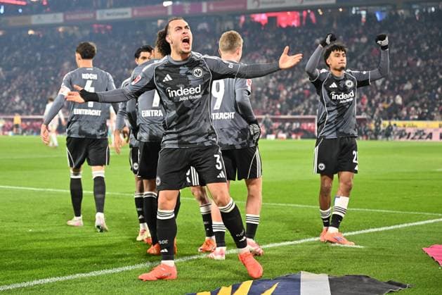 22.11.2025, xjhx, Fussball 1.Bundesliga, 1.FC Koeln - Eintracht Frankfurt v.l. Torjubel nach dem Tor zum celebrating the goal celebrate 1:3 Arthur Theate (Eintracht Frankfurt) (DFL DFB REGULATIONS PROHIBIT ANY USE OF PHOTOGRAPHS as IMAGE SEQUENCES and or QUASI-VIDEO) Koeln