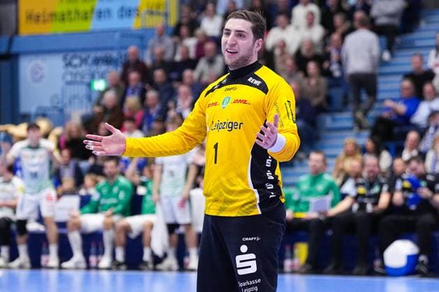 22.11.2025, xydrx, Handball, 1.HBL, VFL Gummersbach - SC DHfk Leipzig, Schwalbe-Arena: Domenico Ebner (SC DHfk Leipzig 1) beschwert sich, regt sich auf, gestikuliert Nordrhein-Westfahlen Deutschland