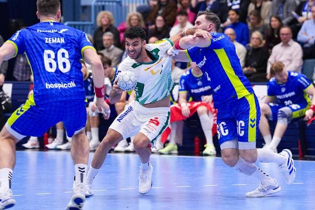 22.11.2025, xydrx, Handball, 1.HBL, VFL Gummersbach - SC DHfk Leipzig, Schwalbe-Arena: Ahmed Khairy (SC DHfk Leipzig 17) im Zweikampf gegen Teitur Einarsson (VFL Gummersbach 14) Nordrhein-Westfahlen Deutschland