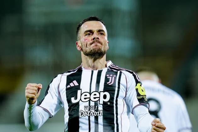 ACF Fiorentina v Juventus FC - Serie A Enilive Filip Kostic of Juventus FC celebrates after scoring first goal during the serie Serie A Enilive match between ACF Fiorentina and Juventus FC at Stadio Artemio Franchi on November 22, 2025 in Florence, Italy Florence Stadio Artemio Franchi Florence Italy Copyright: xGiuseppexMaffiax 251122_SerieA_Fiorentina-Juventus_5263