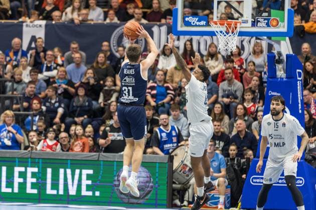 GER, easy-Credit Basketball-Bundesliga, Syntainics MBC - MLP Academics Heidelberg. 22.11.2025, Stadthalle, Weißenfels, GER, easy-Credit Basketball-Bundesliga, Syntainics MBC - MLP Academics Heidelberg. Spencer Reaves (Syntainics MBC, 31) Â Foto Alexander Trienitz Weißenfels Stadthalle Sachsen-Anhalt Deutschland