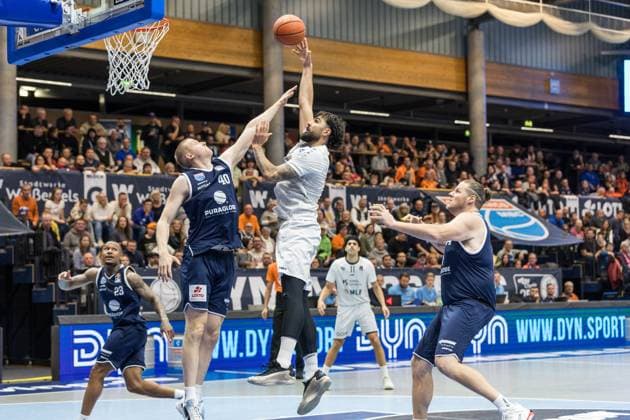 GER, easy-Credit Basketball-Bundesliga, Syntainics MBC - MLP Academics Heidelberg. 22.11.2025, Stadthalle, Weißenfels, GER, easy-Credit Basketball-Bundesliga, Syntainics MBC - MLP Academics Heidelberg. Marcel Keßen (MLP Academics Heidelberg 15) Â Foto Alexander Trienitz Weißenfels Stadthalle Sachsen-Anhalt Deutschland