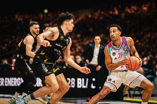 Easycredit BBL: Basketball Braunschweig Löwen - Telekom Baskets Bonn, 22.11.25 Joel Aminu (Telekom Baskets Bonn, 21); Easycredit BBL: Basketball Braunschweig Löwen vs. Telekom Baskets Bonn am 22.11.2025 in der Volkswagen Halle, Braunschweig Copyright: xBEAUTIFULxSPORTS Tonhäuserx
