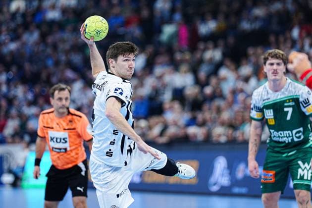 7 Meter Wurf Tor Lukas Zerbe (THW Kiel, 24) GER, THW Kiel vs. Frisch Auf Goeppingen, Handball, 1. Bundesliga, Spieltag 13, Saison 2025 2026, 22.11.2025 GER, THW Kiel vs. Frisch Auf Goeppingen, Handball, 1. Bundesliga, Spieltag 13, Saison 2025 2026, 22.11.2025 Kiel Copyright: xEibner-Pressefoto MarcelxvonxFehrnx EP_MFN