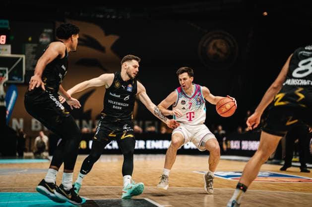 Easycredit BBL: Basketball Braunschweig Löwen - Telekom Baskets Bonn, 22.11.25 Grayson Murphy (Telekom Baskets Bonn, 7); Easycredit BBL: Basketball Braunschweig Löwen vs. Telekom Baskets Bonn am 22.11.2025 in der Volkswagen Halle, Braunschweig Copyright: xBEAUTIFULxSPORTS Tonhäuserx