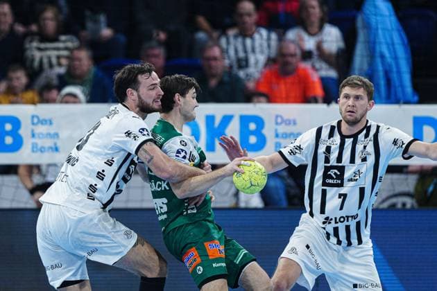 Veron Nacinovic (THW Kiel, 93), Ludvig Hallbaeck (Frisch Auf Goeppingen, 20), Magnus Landin (THW Kiel, 07) GER, THW Kiel vs. Frisch Auf Goeppingen, Handball, 1. Bundesliga, Spieltag 13, Saison 2025 2026, 22.11.2025 GER, THW Kiel vs. Frisch Auf Goeppingen, Handball, 1. Bundesliga, Spieltag 13, Saison 2025 2026, 22.11.2025 Kiel Copyright: xEibner-Pressefoto MarcelxvonxFehrnx EP_MFN