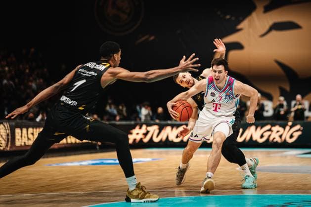 Easycredit BBL: Basketball Braunschweig Löwen - Telekom Baskets Bonn, 22.11.25 Grayson Murphy (Telekom Baskets Bonn, 7); Easycredit BBL: Basketball Braunschweig Löwen vs. Telekom Baskets Bonn am 22.11.2025 in der Volkswagen Halle, Braunschweig Copyright: xBEAUTIFULxSPORTS Tonhäuserx
