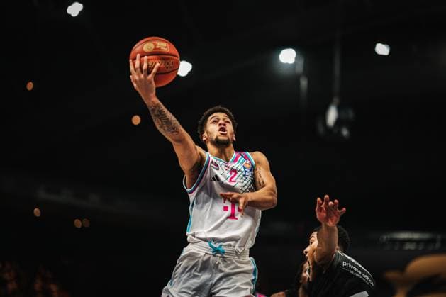 Easycredit BBL: Basketball Braunschweig Löwen - Telekom Baskets Bonn, 22.11.25 Joel Aminu (Telekom Baskets Bonn, 21); Easycredit BBL: Basketball Braunschweig Löwen vs. Telekom Baskets Bonn am 22.11.2025 in der Volkswagen Halle, Braunschweig Copyright: xBEAUTIFULxSPORTS Tonhäuserx