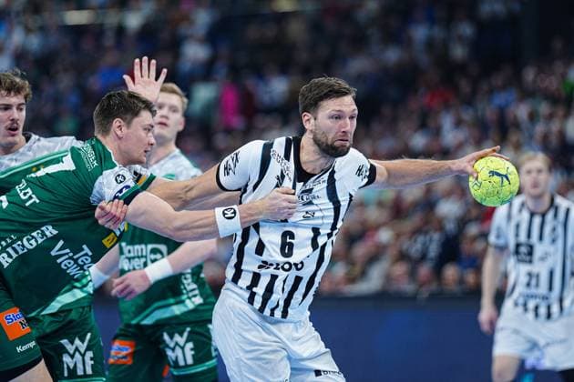 Oskar Sunnefeldt (Frisch Auf Goeppingen, 27), Harald Reinkind (THW Kiel, 06) GER, THW Kiel vs. Frisch Auf Goeppingen, Handball, 1. Bundesliga, Spieltag 13, Saison 2025 2026, 22.11.2025 GER, THW Kiel vs. Frisch Auf Goeppingen, Handball, 1. Bundesliga, Spieltag 13, Saison 2025 2026, 22.11.2025 Kiel Copyright: xEibner-Pressefoto MarcelxvonxFehrnx EP_MFN