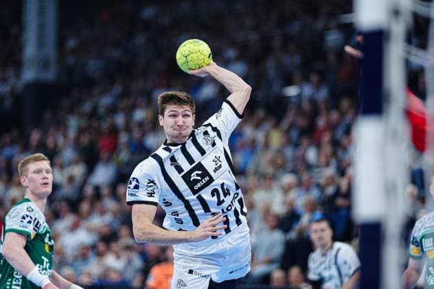 Wurf Tor Lukas Zerbe (THW Kiel, 24) GER, THW Kiel vs. Frisch Auf Goeppingen, Handball, 1. Bundesliga, Spieltag 13, Saison 2025 2026, 22.11.2025 GER, THW Kiel vs. Frisch Auf Goeppingen, Handball, 1. Bundesliga, Spieltag 13, Saison 2025 2026, 22.11.2025 Kiel Copyright: xEibner-Pressefoto MarcelxvonxFehrnx EP_MFN