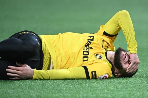 BERN, SWITZERLAND - NOVEMBER 22: Jaouen Hadjam of Young Boys lies on the ground after being hit in a tackle during the Swiss Super League match between BSC Young Boys and FC Winterthur at Stadion Wankdorf on November 22, 2025 in Bern, Switzerland. Bern Stadion Wankdorf Bern Switzerland Copyright: xJustPictures.ch ManuelxWinterbergerx jp-en-EuSpIm-MWI_5696