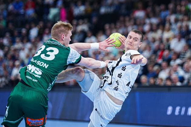 Ymir Oern Gislason (Frisch Auf Goeppingen, 33), Elias Ellefsen a Skipagotu (THW Kiel, 71) GER, THW Kiel vs. Frisch Auf Goeppingen, Handball, 1. Bundesliga, Spieltag 13, Saison 2025 2026, 22.11.2025 GER, THW Kiel vs. Frisch Auf Goeppingen, Handball, 1. Bundesliga, Spieltag 13, Saison 2025 2026, 22.11.2025 Kiel Copyright: xEibner-Pressefoto MarcelxvonxFehrnx EP_MFN