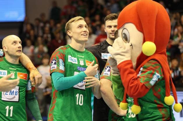 22.11.2025, xgox, Handball, Daikin HBL, SC Magdeburg - HSG Wetzlar v.l. Magdeburg um Gisli Thorgeir Kristjansson (Magdeburg, 10) Jubel ueber den Sieg, Jubel nach Spielende. Vertrag verlängert , Vertragsverlägerung 2030 Magdeburg