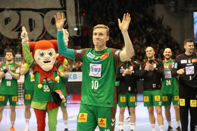 22.11.2025, xgox, Handball, Daikin HBL, SC Magdeburg - HSG Wetzlar v.l. Magdeburg um Gisli Thorgeir Kristjansson (Magdeburg, 10) Jubel ueber den Sieg, Jubel nach Spielende. Vertrag verlängert , Vertragsverlägerung 2030 Magdeburg *** 22 11 2025, xgox, Handball, Daikin HBL, SC Magdeburg HSG Wetzlar v l Magdeburg around Gisli Thorgeir Kristjansson Magdeburg, 10 cheering about the victory, cheering after the end of the game contract extended , contract extension 2030 Magdeburg