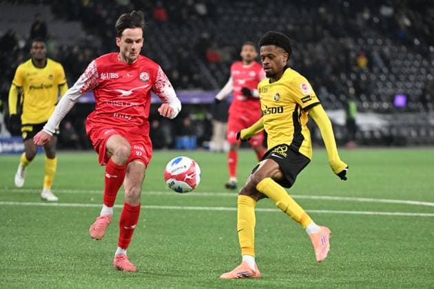 BERN, SWITZERLAND - NOVEMBER 22: Fabian Rohner of Winterthur l) against Alan Virginius of Young Boys r) during the Swiss Super League match between BSC Young Boys and FC Winterthur at Stadion Wankdorf on November 22, 2025 in Bern, Switzerland. Bern Stadion Wankdorf Bern Switzerland Copyright: xJustPictures.ch ManuelxWinterbergerx jp-en-EuSpIm-MWI_5758A