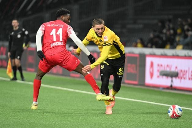 BERN, SWITZERLAND - NOVEMBER 22: Bafode Dansoko of Winterthur l) against Jaouen Hadjam of Young Boys r) during the Swiss Super League match between BSC Young Boys and FC Winterthur at Stadion Wankdorf on November 22, 2025 in Bern, Switzerland. Bern Stadion Wankdorf Bern Switzerland Copyright: xJustPictures.ch ManuelxWinterbergerx jp-en-EuSpIm-MWI_5778A