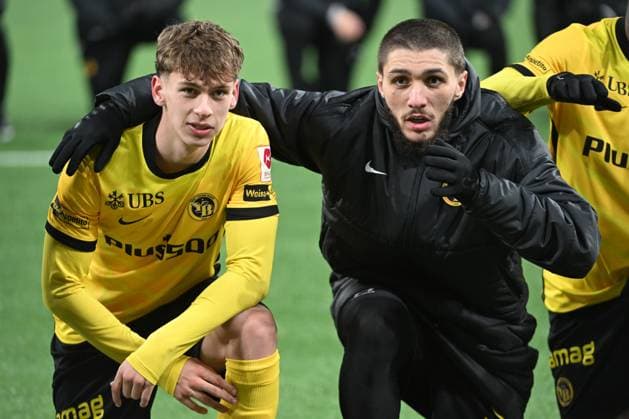 BERN, SWITZERLAND - NOVEMBER 22: Rhodri Smith of Young Boys l) and Jaouen Hadjam of Young Boys r) celebrating the victory during the Swiss Super League match between BSC Young Boys and FC Winterthur at Stadion Wankdorf on November 22, 2025 in Bern, Switzerland. Bern Stadion Wankdorf Bern Switzerland Copyright: xJustPictures.ch ManuelxWinterbergerx jp-en-EuSpIm-MWI_5774