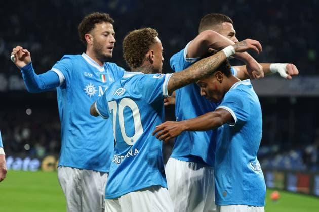 David Neres of SSC Napoli celebrates with team mates after scoring the goal of 1-0 during the Serie A 2025 2026 football match between SSC Napoli and Atalanta BC at Diego Armando Maradona stadium in Naples (Italy), November 22nd, 2025. CesarexPurini