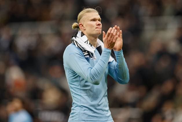Newcastle United v Manchester City Premier League 22 11 2025. Erling Haland of Manchester City applauds the City fans at full time during the Premier League match between Newcastle United and Manchester City at St. James s Park, Newcastle, England on 22 November 2025. Newcastle St. James s Park Tyne and Wear England Editorial use only DataCo restrictions apply See www.football-dataco.com , Copyright: xCraigxCowanx PSI-23242-0088