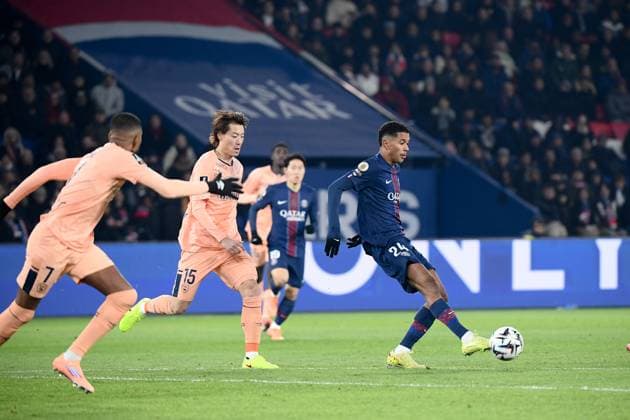 Paris Saint-Germain v Le Havre Athletic Club - Ligue 1 McDonald s 2025 2026 15 Ayumu SEKO (hac) - 24 Senny MAYULU (psg) during the Ligue 1 McDonald s match between Paris and Le Havre at Parc des Princes on November 22, 2025 in Paris, France. Paris France  Copyright: xFEPx 776348207