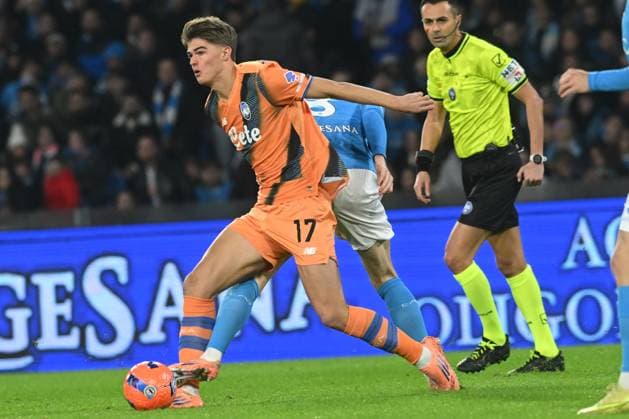 Charles De Ketelaere of Atalanta BC in action during the Serie A Enilive match between SSC Napoli vs Atalanta BC at Diego Armndo Maradona Stadium  Copyright: xDaniloxGemito IPAxSportx xipa-agency.netx xx IPA_68267954 IPA_Agency_IPA68267954