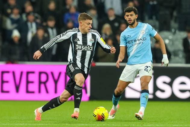 Newcastle United v Manchester City, Premier League Harvey Barnes Of Newcastle United in action during the Newcastle United v Manchester City Premier League match at St. James Park, Newcastle Upon Tyne, England on 22 November 2025 Credit: Lee Keuneke Every Second Media Editorial use only. All images are copyright Every Second Media Limited. No images may be reproduced without prior permission. All rights reserved. Premier League and Football League images are subject to licensing agreements with Football DataCo Limited. see https: www.football-dataco.com Copyright: xIMAGO EveryxSecondxMediax ESM-1674-0106 LeexKeunekex xEveryxSecondxMediax