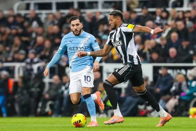 Newcastle United v Manchester City, Premier League Joelinton Of Newcastle United in action during the Newcastle United v Manchester City Premier League match at St. James Park, Newcastle Upon Tyne, England on 22 November 2025 Credit: Lee Keuneke Every Second Media Editorial use only. All images are copyright Every Second Media Limited. No images may be reproduced without prior permission. All rights reserved. Premier League and Football League images are subject to licensing agreements with Football DataCo Limited. see https: www.football-dataco.com Copyright: xIMAGO EveryxSecondxMediax ESM-1674-0107 LeexKeunekex xEveryxSecondxMediax