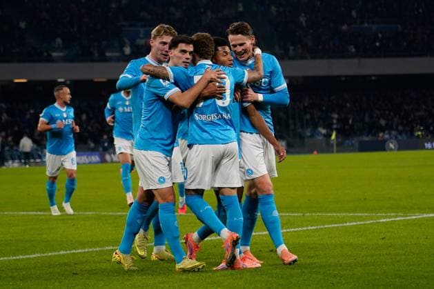SSC Napoli v Atalanta BC - Serie A David Neres of SSC Napoli celebrates with team mates after scoring during the Serie A match between SSC Napoli and Atalanta BC at Stadio Diego Armando Maradona Naples Italy on 22 November 2025. Naples Naples Italy  Copyright: xFrancoxRomanox originalFilename:romano-sscnapol251122_npPi1.jpg