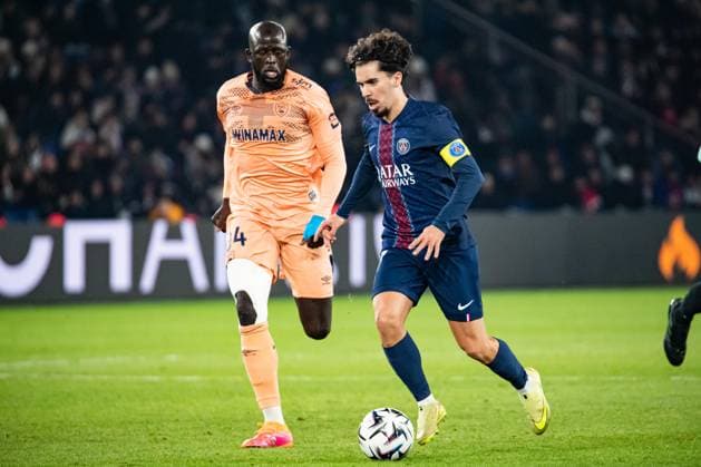 FOOTBALL : Paris Saint Germain vs Havre AC - Ligue 1 McDonalds - JournÃ e 13 - 22 11 2025 Vitinha (Paris SG) Abdoulaye TourÃ (AC Le Havre) ParisFrance  Copyright: xBaptistexAutissierx