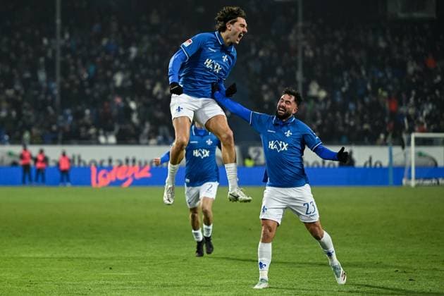 Fraser Hornby (SV Darmstadt 1898, 09) und Team bejubeln das Tor zum. 3:2, GER, SV Darmstadt 98 vs SpVgg Greuther Fürth, Fussball, 2. Bundesliga, 13. Spieltag, Spielzeit 2025 2026, 22.11.2025. DFL REGULATIONS PROHIBIT ANY USE OF PHOTOGRAPHS AS IMAGE SEQUENCES AND OR QUASI-VIDEO GER, SV Darmstadt 98 vs SpVgg Greuther Fürth, Fussball, 2. Bundesliga, 13. Spieltag, Spielzeit 2025 2026, 22.11.2025. Darmstadt