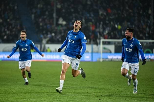 Fraser Hornby (SV Darmstadt 1898, 09) und Team bejubeln das Tor zum. 3:2, GER, SV Darmstadt 98 vs SpVgg Greuther Fürth, Fussball, 2. Bundesliga, 13. Spieltag, Spielzeit 2025 2026, 22.11.2025. DFL REGULATIONS PROHIBIT ANY USE OF PHOTOGRAPHS AS IMAGE SEQUENCES AND OR QUASI-VIDEO GER, SV Darmstadt 98 vs SpVgg Greuther Fürth, Fussball, 2. Bundesliga, 13. Spieltag, Spielzeit 2025 2026, 22.11.2025. Darmstadt