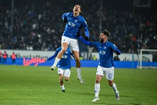 Fraser Hornby (SV Darmstadt 1898, 09) und Team bejubeln das Tor zum. 3:2, GER, SV Darmstadt 98 vs SpVgg Greuther Fürth, Fussball, 2. Bundesliga, 13. Spieltag, Spielzeit 2025 2026, 22.11.2025. DFL REGULATIONS PROHIBIT ANY USE OF PHOTOGRAPHS AS IMAGE SEQUENCES AND OR QUASI-VIDEO GER, SV Darmstadt 98 vs SpVgg Greuther Fürth, Fussball, 2. Bundesliga, 13. Spieltag, Spielzeit 2025 2026, 22.11.2025. Darmstadt