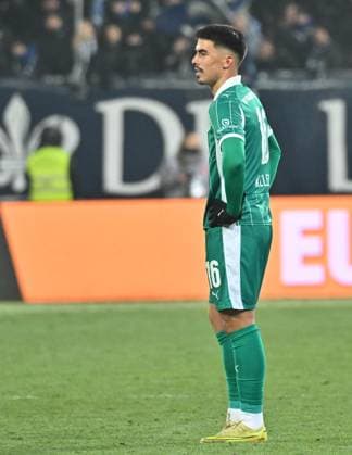 22.11.2025 - Fussball - Saison 2025 2026 - 2. Fussball - Bundesliga - 13. Spieltag: SV Darmstadt 98 SVD ( Lilien ) - SpVgg Greuther Fürth ( Kleeblatt ) - Sportfoto Zink MeZi - xmexzix - DFL regulations prohibit any use of photographs as image sequences and or quasi-video - only for editorial use - Aaron Keller (16, SpVgg Greuther Fürth ) enttäuscht Enttäuschung