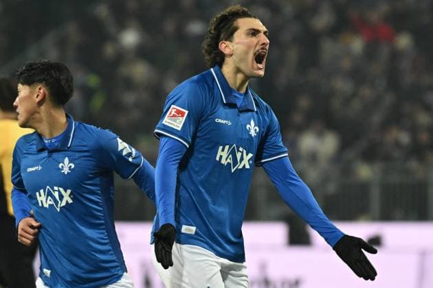 Fraser Hornby (SV Darmstadt 1898, 09) bejubelt das Tor von Isac Lidberg (SV Darmstadt 1898, 07), GER, SV Darmstadt 98 vs SpVgg Greuther Fürth, Fussball, 2. Bundesliga, 13. Spieltag, Spielzeit 2025 2026, 22.11.2025. DFL REGULATIONS PROHIBIT ANY USE OF PHOTOGRAPHS AS IMAGE SEQUENCES AND OR QUASI-VIDEO GER, SV Darmstadt 98 vs SpVgg Greuther Fürth, Fussball, 2. Bundesliga, 13. Spieltag, Spielzeit 2025 2026, 22.11.2025. Darmstadt