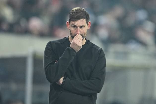 Thomas Kleine (SpVgg Greuther Fürth, Trainer) gestikuliert, GER, SV Darmstadt 98 vs SpVgg Greuther Fürth, Fussball, 2. Bundesliga, 13. Spieltag, Spielzeit 2025 2026, 22.11.2025. DFL REGULATIONS PROHIBIT ANY USE OF PHOTOGRAPHS AS IMAGE SEQUENCES AND OR QUASI-VIDEO GER, SV Darmstadt 98 vs SpVgg Greuther Fürth, Fussball, 2. Bundesliga, 13. Spieltag, Spielzeit 2025 2026, 22.11.2025. Darmstadt