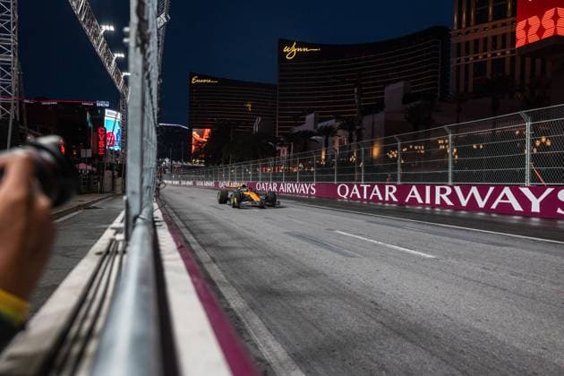 Formula 1 Heineken Las Vegas Grand Prix 2025 Thomas Cerato OVERTAKE MAXPPP - Las Vegas 22 11 2025 04 NORRIS Lando (gbr), McLaren F1 Team, action at the Formula 1 Heineken Las Vegas Grand Prix 2025, the 22nd round of the 2025 FIA Formula 1 World Championship, WM, Weltmeisterschaft held on the Las Vegas Strip Circuit in Las Vegas, Nevada, United States, from 19 to 22 November 2025. Las Vegas Las Vegas Strip Circuit United States  Copyright: xOVERTAKE MAXPPPxThomasxCeratox OVT202511225097 OVT202511225097