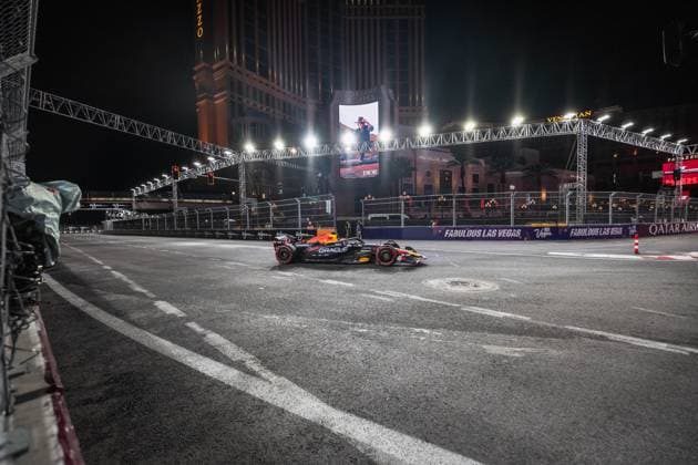 Formula 1 Heineken Las Vegas Grand Prix 2025 Thomas Cerato OVERTAKE MAXPPP - Las Vegas 22 11 2025 01 VERSTAPPEN Max (nld), Oracle Red Bull Racing, action at the Formula 1 Heineken Las Vegas Grand Prix 2025, the 22nd round of the 2025 FIA Formula 1 World Championship, WM, Weltmeisterschaft held on the Las Vegas Strip Circuit in Las Vegas, Nevada, United States, from 19 to 22 November 2025. Las Vegas Las Vegas Strip Circuit United States  Copyright: xOVERTAKE MAXPPPxThomasxCeratox OVT202511225128 OVT202511225128